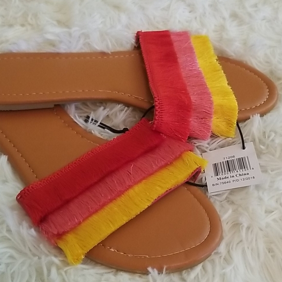 Fringe Sandals - Picture 2 of 6